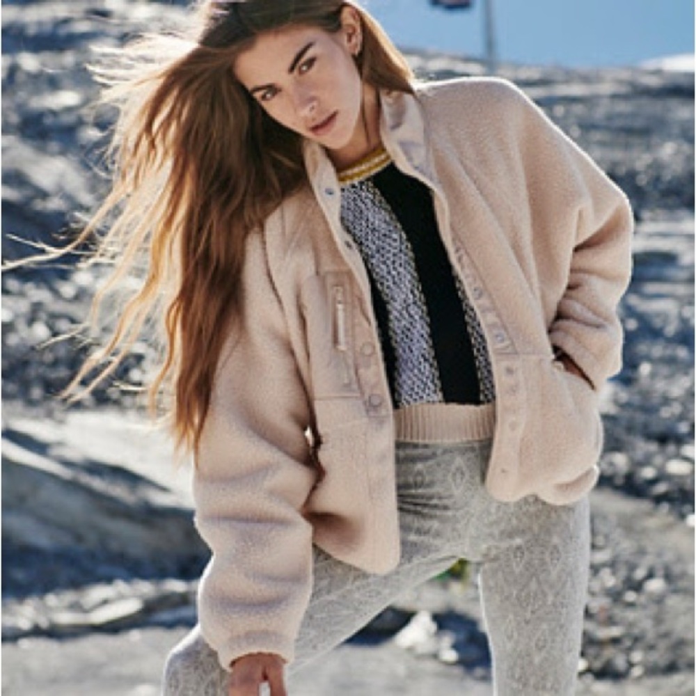 FREE PEOPLE HIT THE SLOPES FLEECE JACKET IN FAWN
